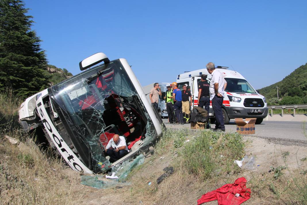 Kütahya’da yolcu otobüsü devrildi! Yaralılar var… 22